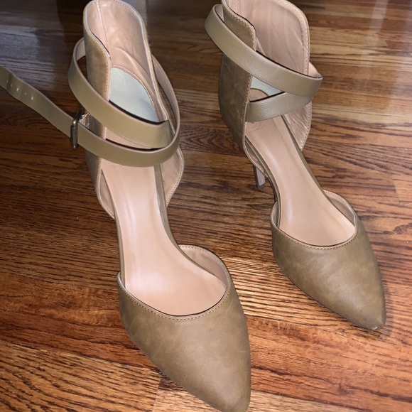 Closed point toe heels with tie around ankle - Picture 2 of 3